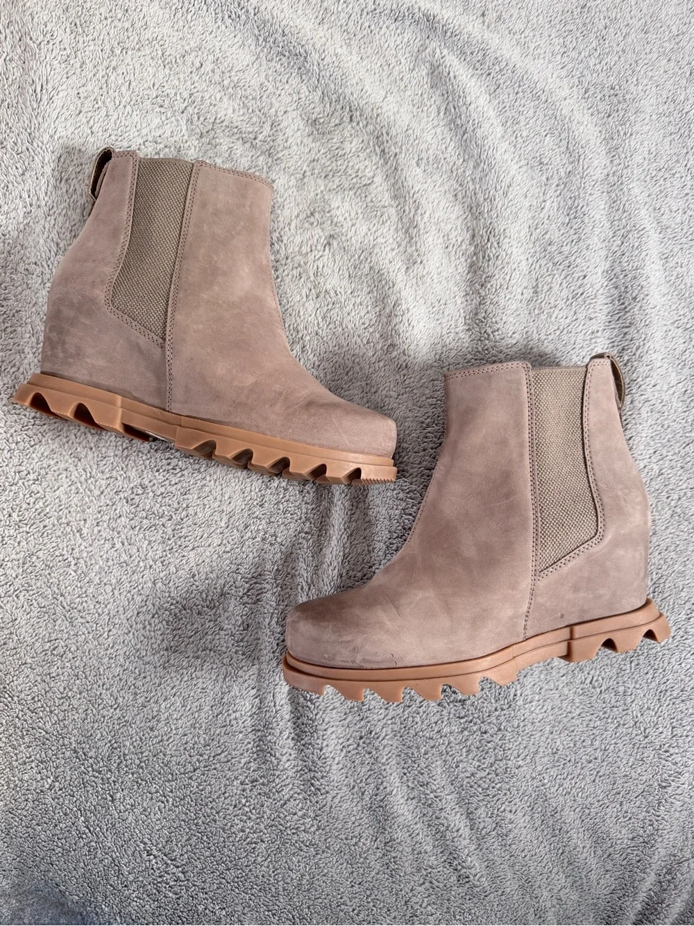 Sorel Joan of Arctic Wedge III Chelsea Boots Taupe leather Women's Size 7